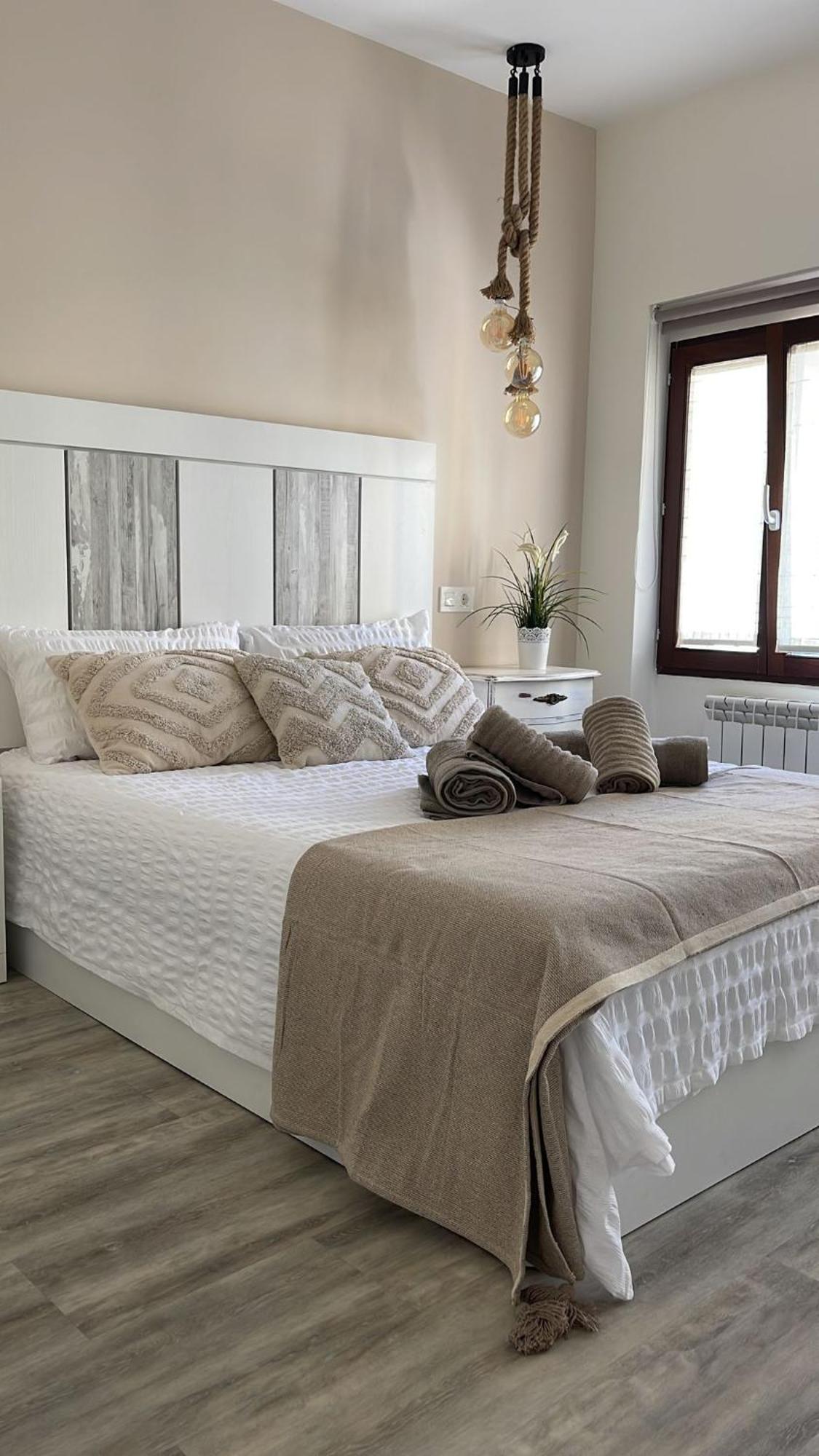 El Rincon De Valeria By Unique Rooms Burgos Exterior photo